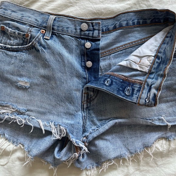 Levi’s Distressed Denim Shorts - Picture 3 of 8